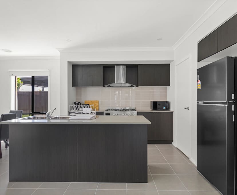 $550, Homestay, 4 bathrooms, Melton South VIC 3338