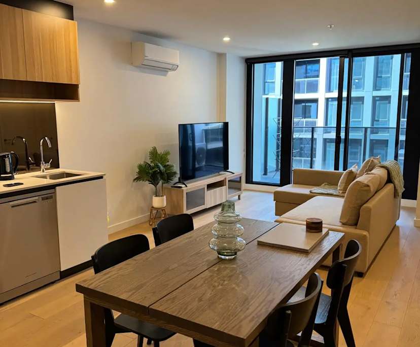 Furnished room with ensuite in a flatshare