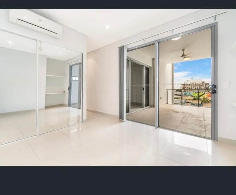 Unfurnished room with ensuite in a flatshare