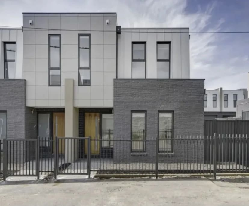 Unfurnished room in a share house