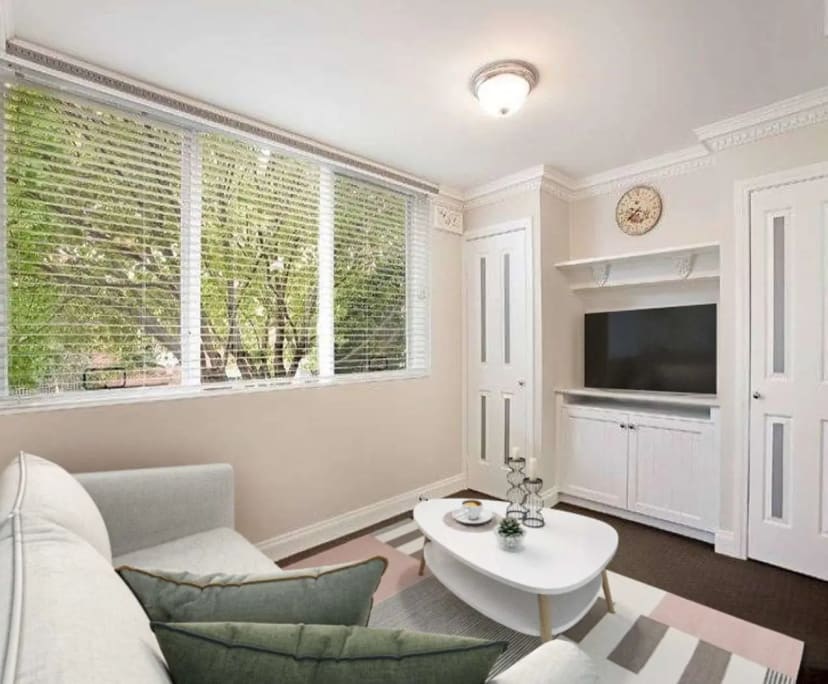 Furnished room in a flatshare