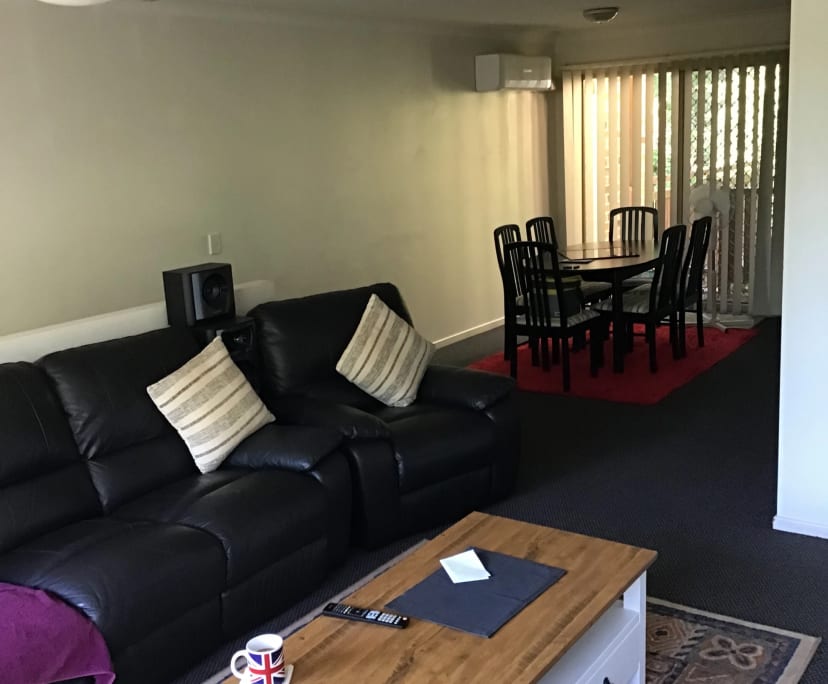 $250, Share-house, 3 bathrooms, Highland Park QLD 4211