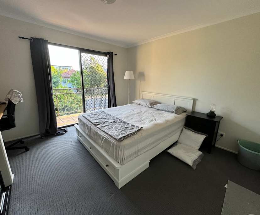 Furnished room with ensuite in a flatshare