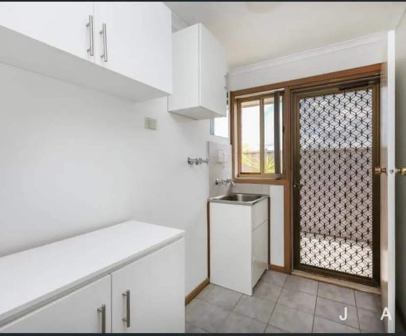 Whole property with 2 rooms for rent