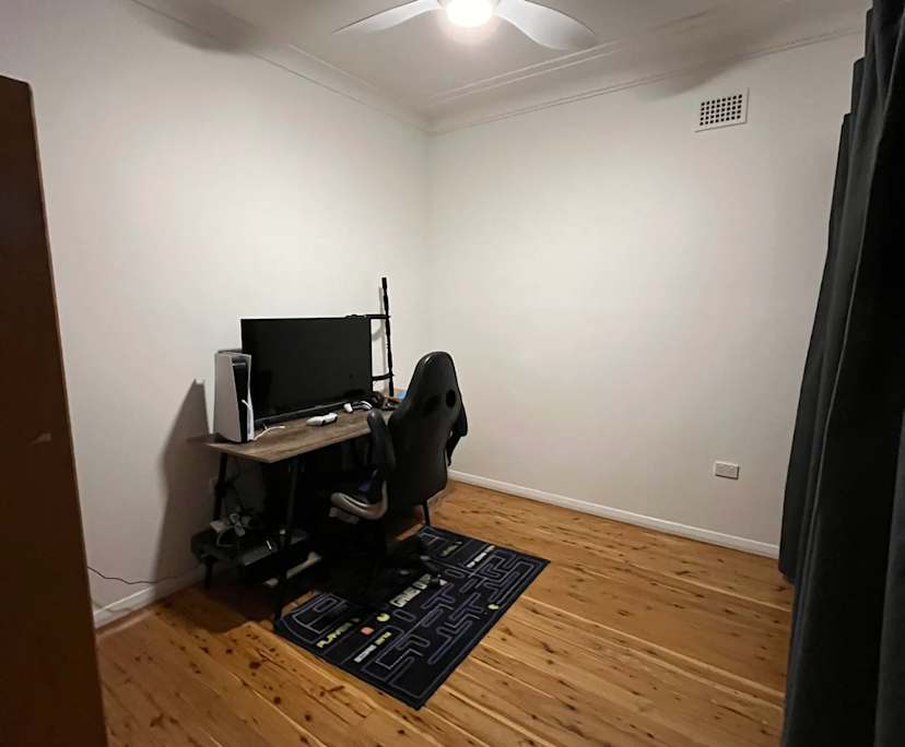 Room in a share house