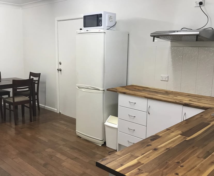 Granny Flat for Rent in Mooroobool, Cairns 370, F...