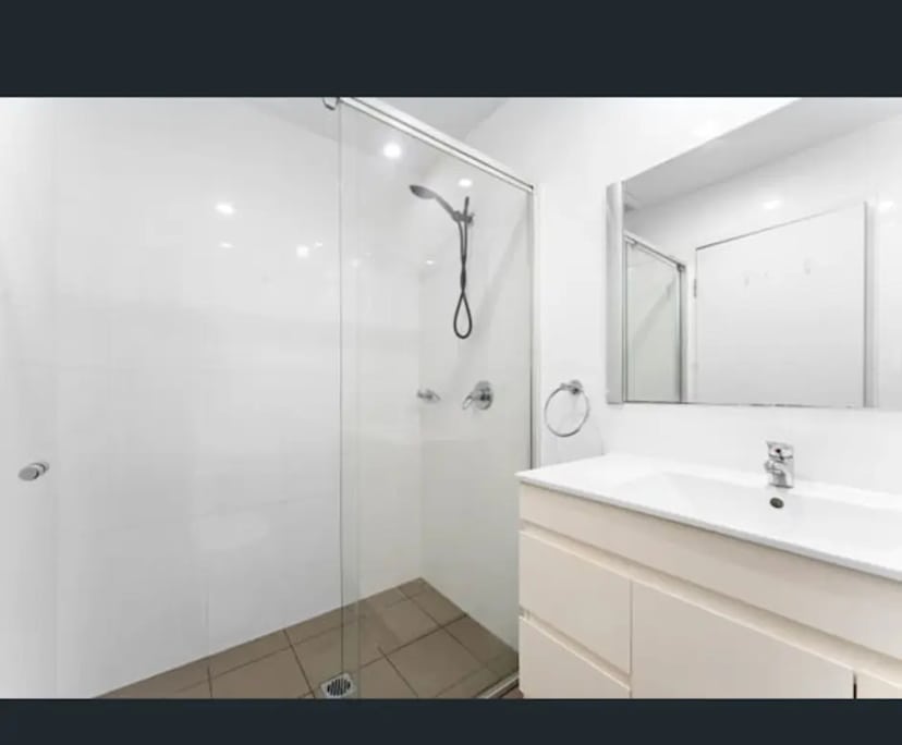 Furnished room with ensuite in a flatshare