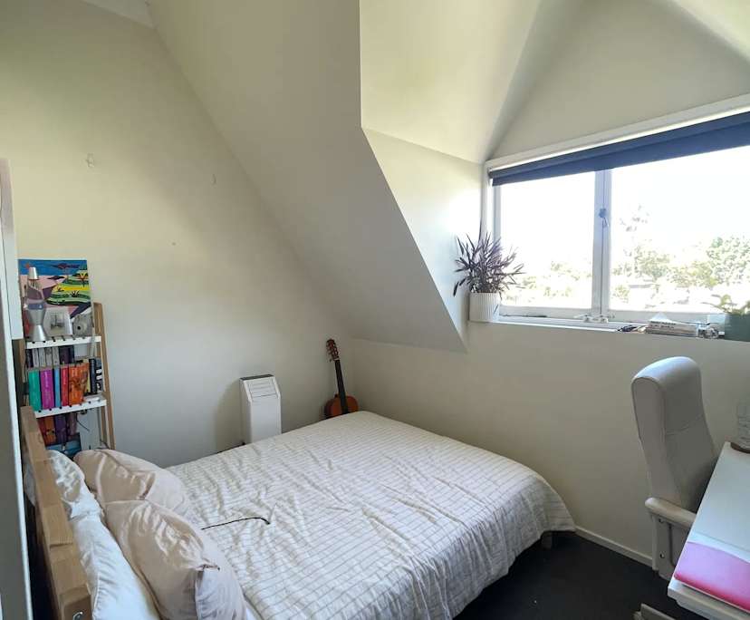 Unfurnished room in a flatshare