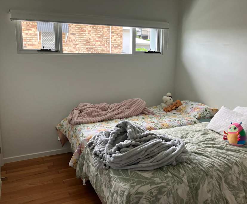 $350, Flatshare, 2 bathrooms, Taringa QLD 4068