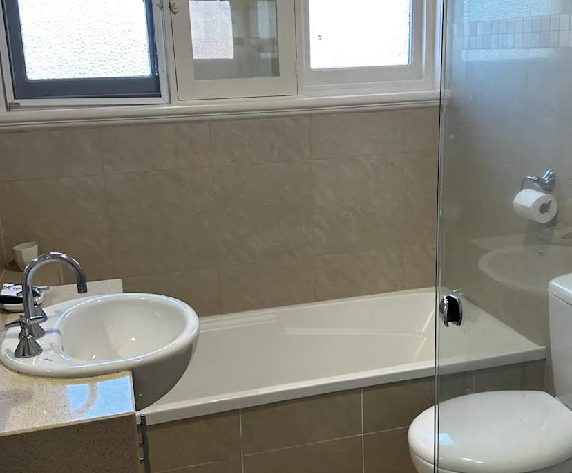 $300, Flatshare, 2 bathrooms, Saint Kilda East VIC 3183