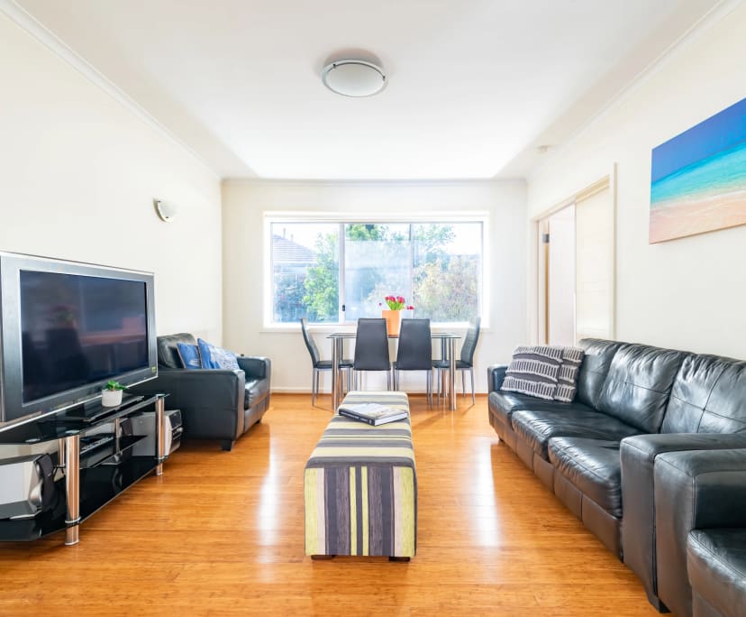 $1,200, Whole-property, 3 bathrooms, Elwood VIC 3184