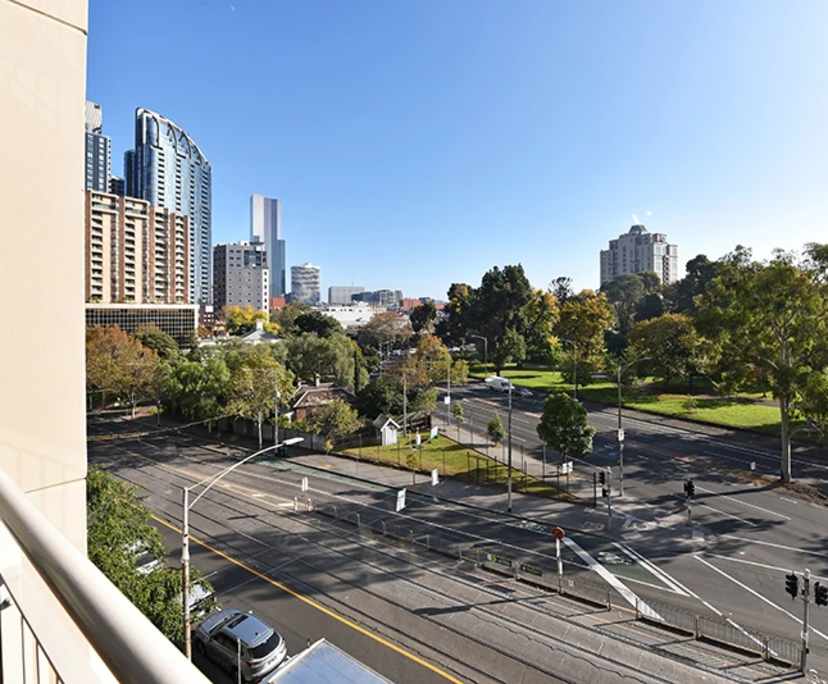$1,395, Whole-property, 3 bathrooms, Melbourne VIC 3000