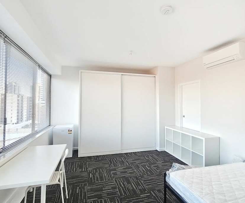Furnished room in a flatshare