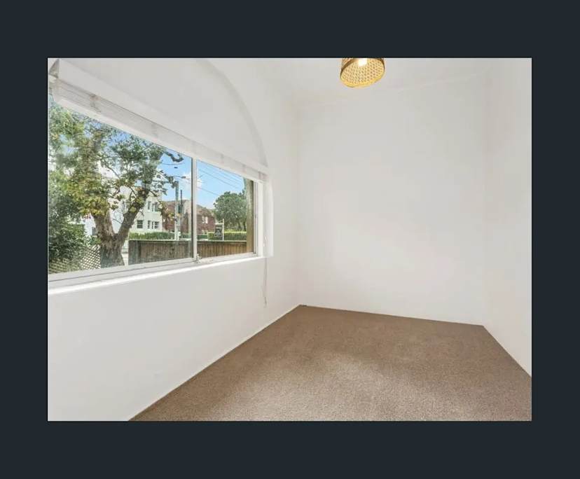 Unfurnished room in a flatshare