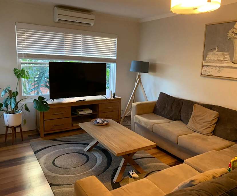 Furnished room in a flatshare