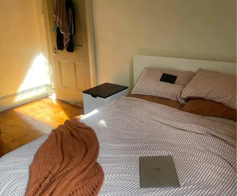 Furnished room in a share house