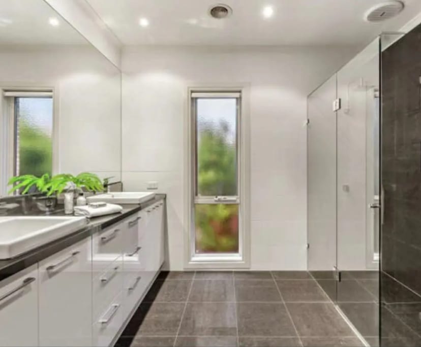 $300, Share-house, 5 bathrooms, Glen Iris VIC 3146
