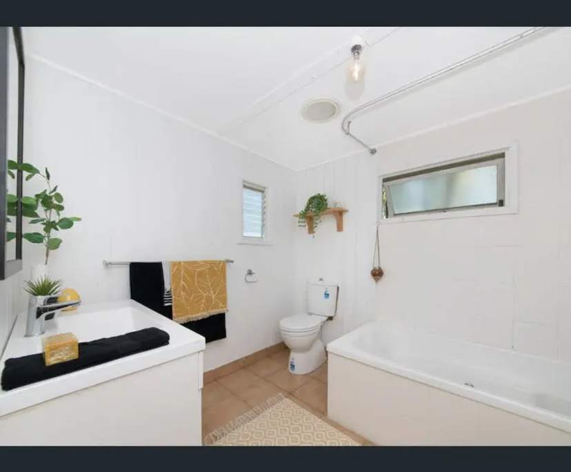 $300, Share-house, 3 bathrooms, Hermit Park QLD 4812