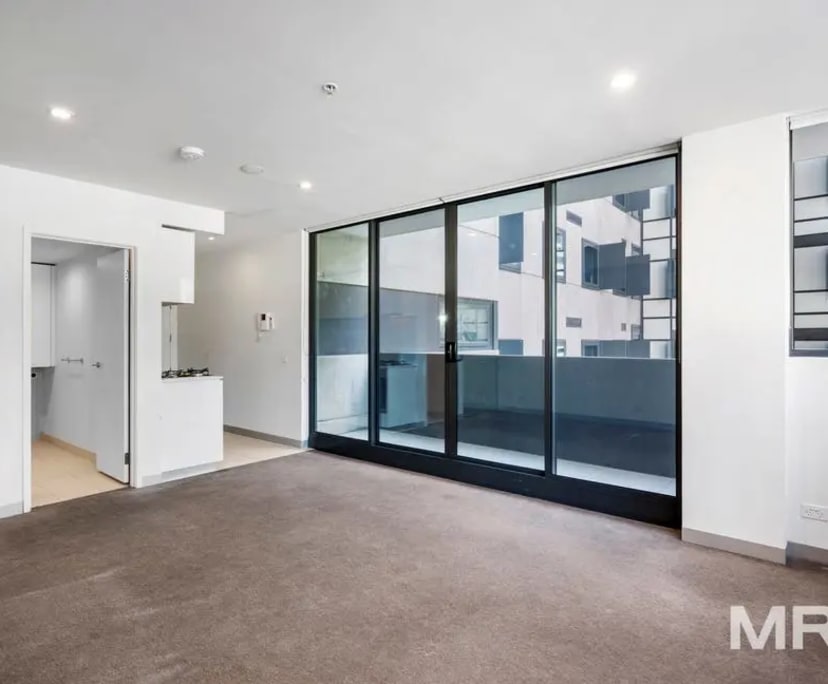 Unfurnished room studio flat for rent