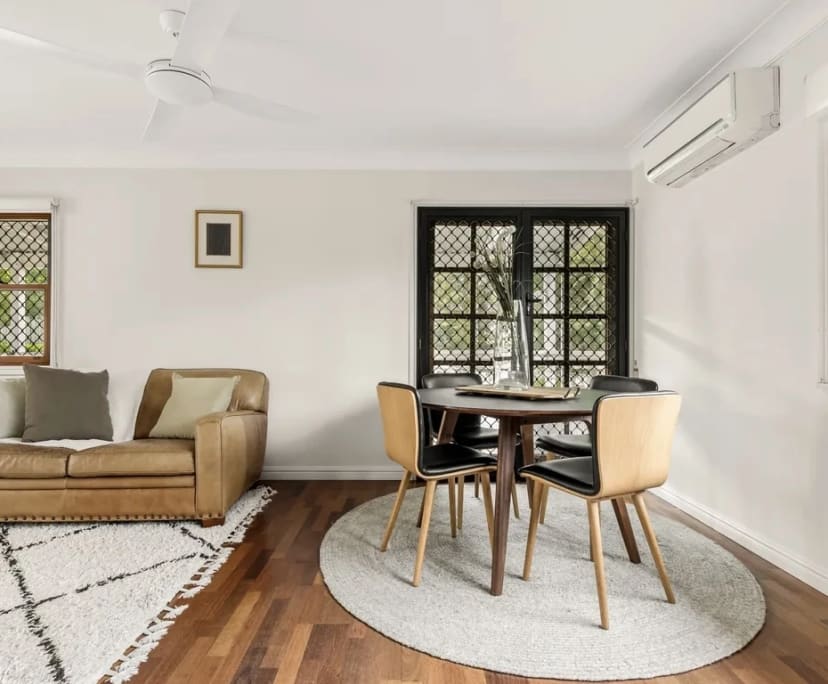 Whole property with 3 rooms for rent