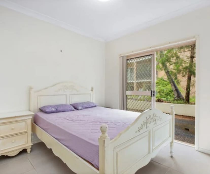 Furnished room with ensuite in a flatshare