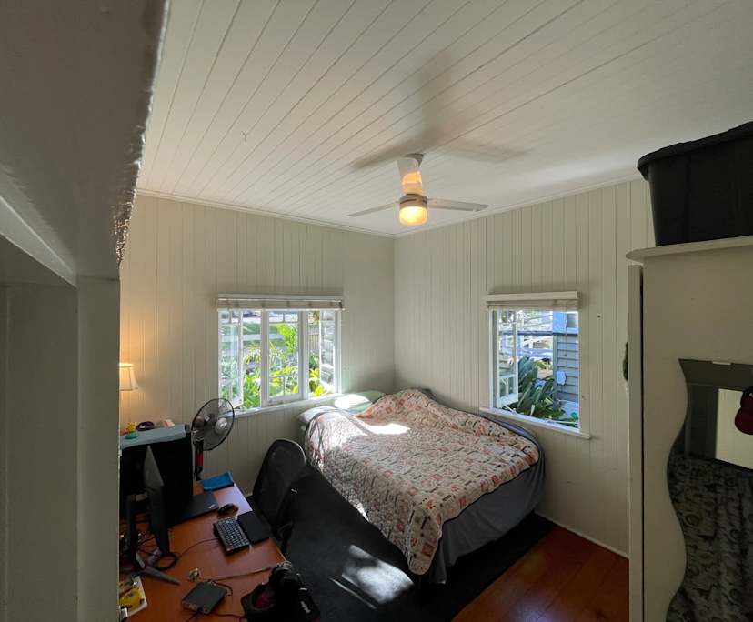Room in a share house