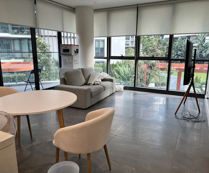Furnished room with ensuite in a flatshare