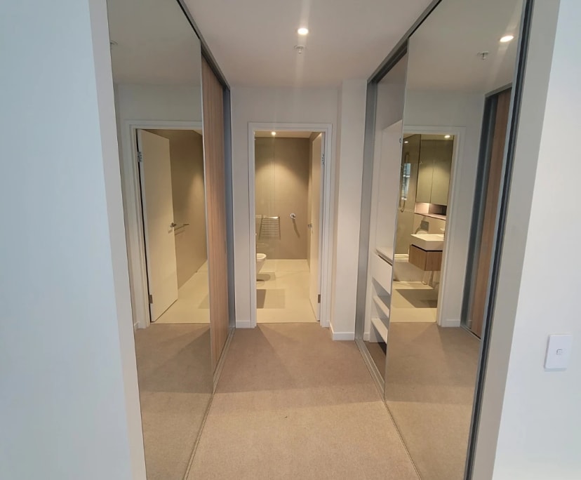 Furnished room with ensuite in a flatshare