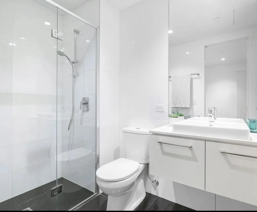 Furnished room with ensuite in a flatshare