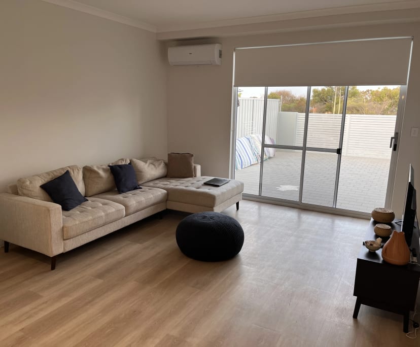 Furnished room in a flatshare
