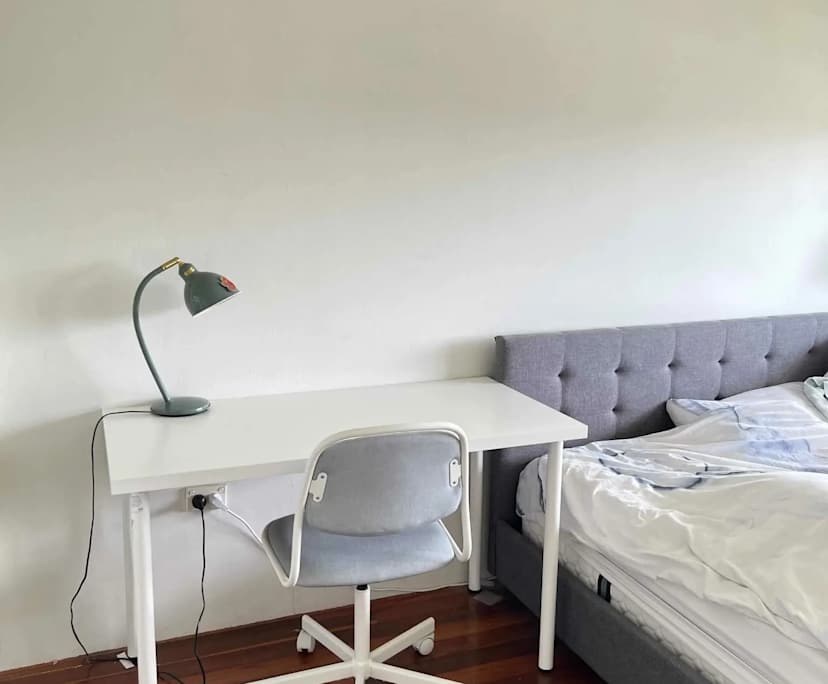 Furnished room in a flatshare