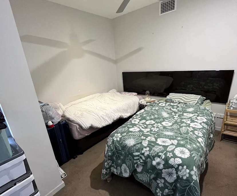 Furnished room in a flatshare