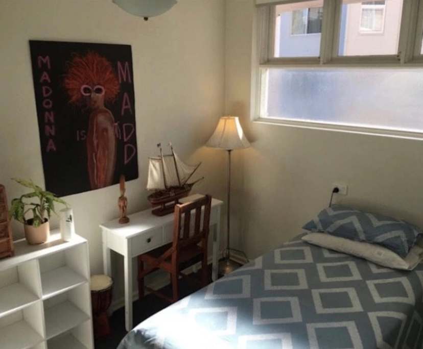 Furnished room in a flatshare