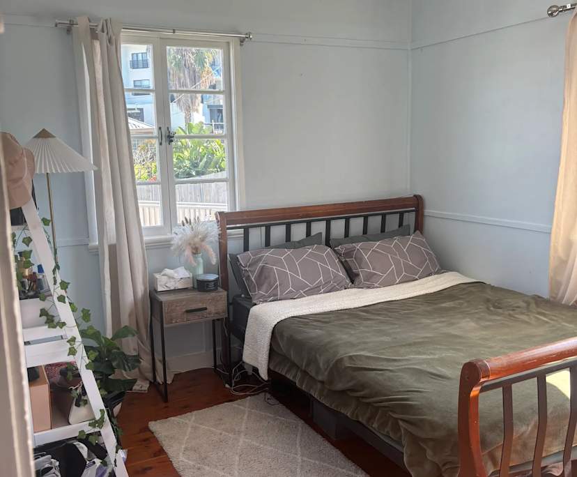 Room in a share house