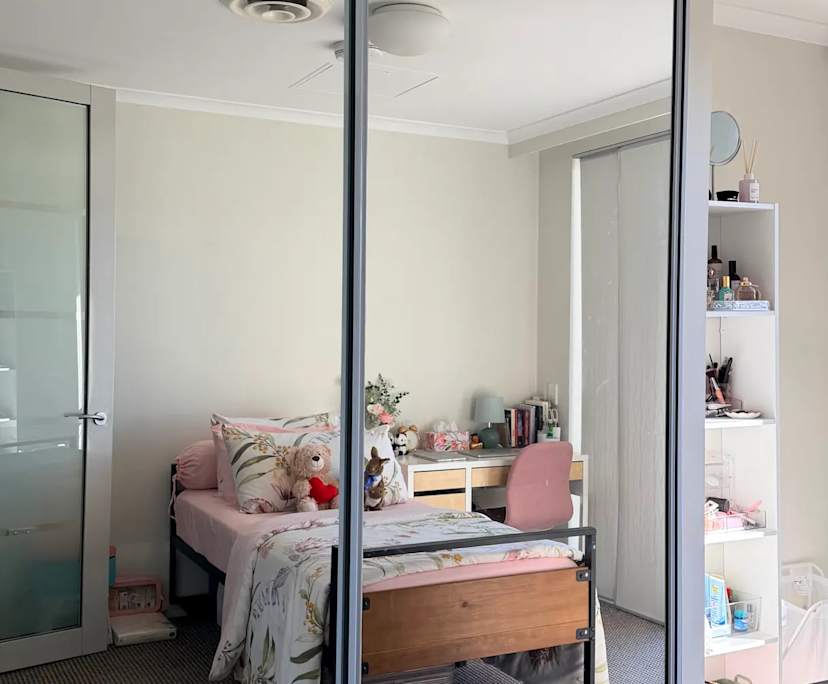 Furnished room in a flatshare