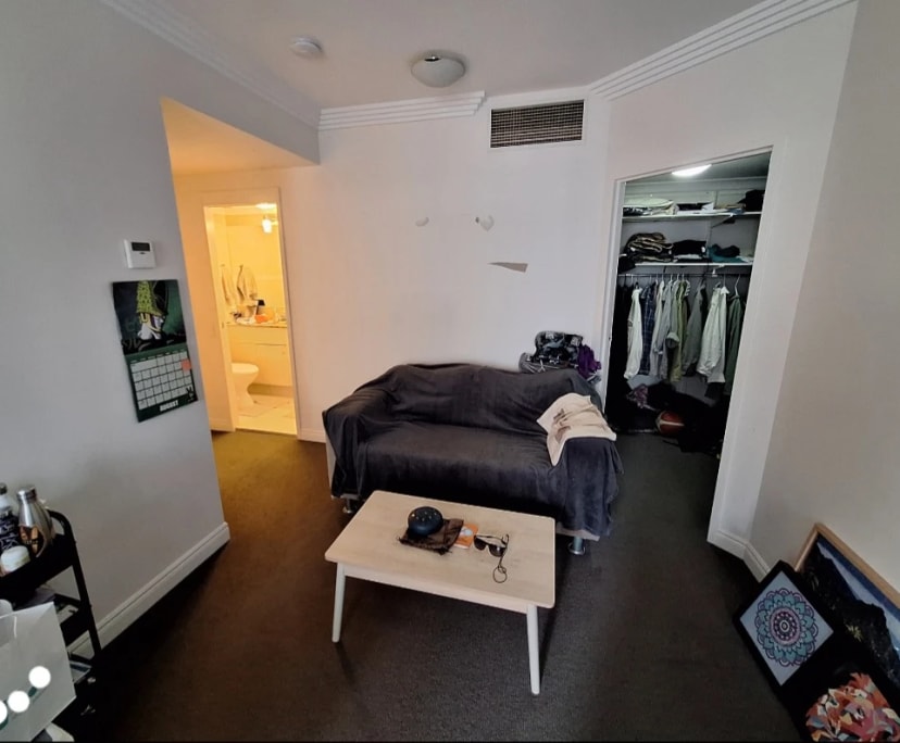 Furnished room with ensuite in a flatshare