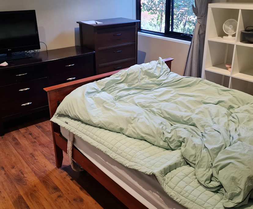 Furnished room with ensuite in a flatshare