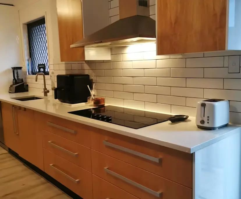 $780, Whole-property, 2 bathrooms, Milton QLD 4064