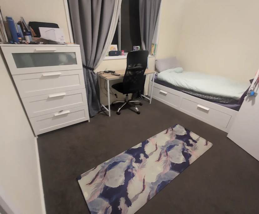 Room in a share house