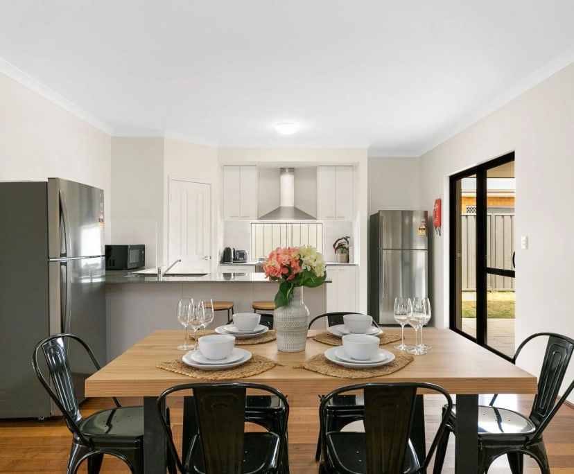 Room for Rent in Waikiki, Perth 250, Furnished, E...