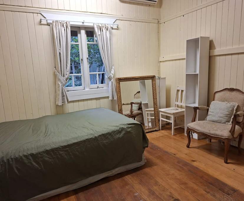 Room in a share house