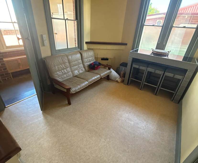 Room in a share house