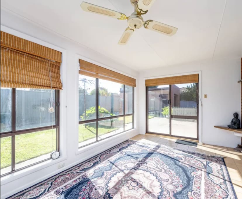 Furnished room in a flatshare