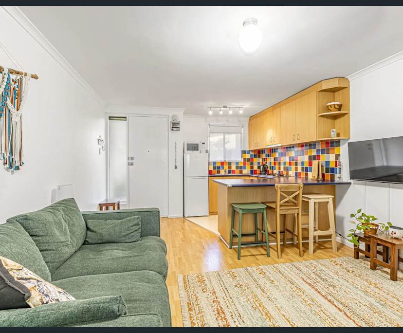 Unfurnished room in a flatshare