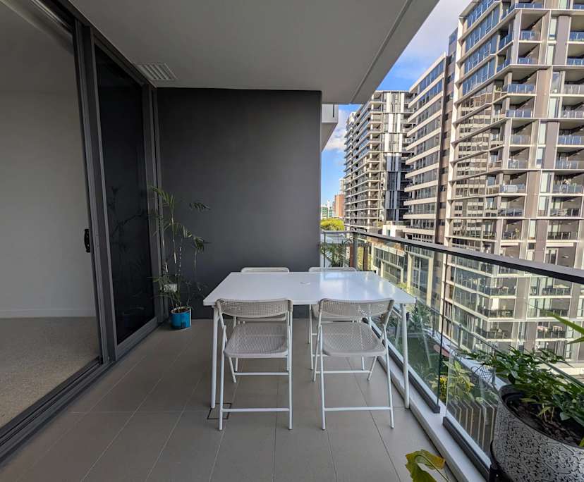 $325, Flatshare, 2 bathrooms, Milton QLD 4064