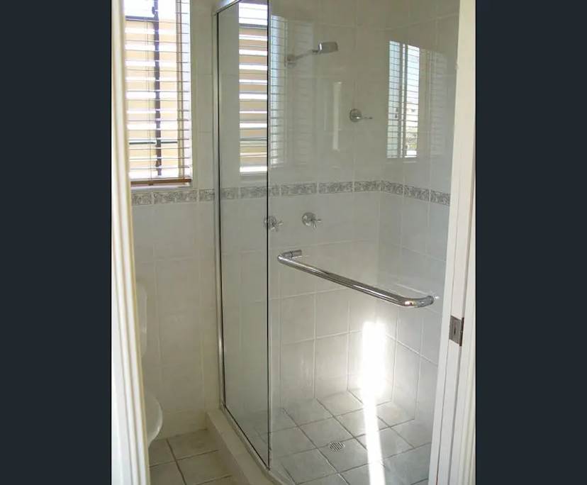 Furnished room with ensuite in a flatshare