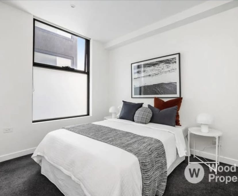 Unfurnished room with ensuite in a flatshare