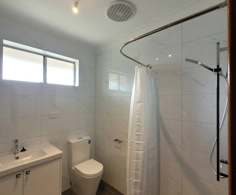 $700, Whole-property, 3 bathrooms, Kewdale WA 6105