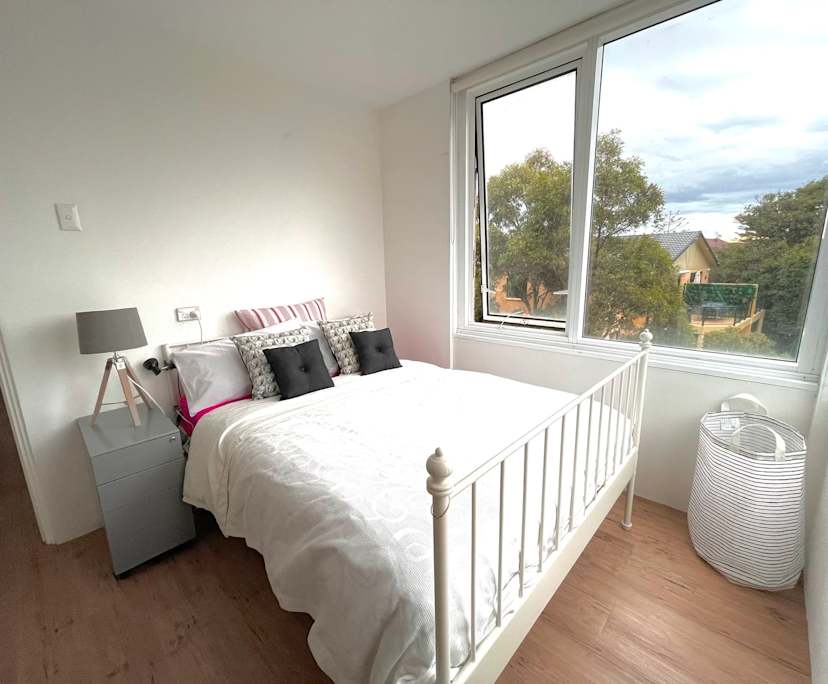 Furnished room in a flatshare