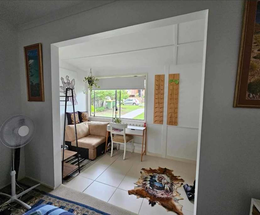 Furnished room in a flatshare